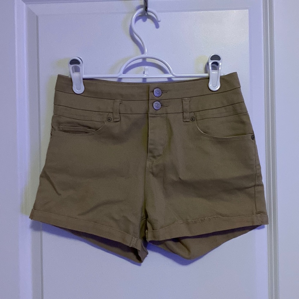 Beige Arden’s shorts size 3